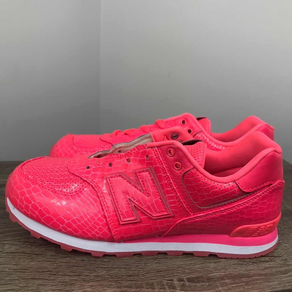 New balance 574 youth 6 women 7 brand new hot pink